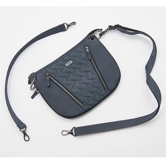 NWOT! Lug Swivel Convertible Crossbody Bag with a Classic Heart Pouch Included! - Picture 2 of 12